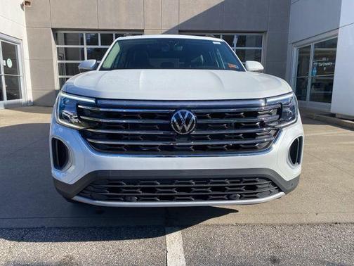Opal White Pearl 2026 Volkswagen Atlas 2.0T SE w/Technology 4MOTION