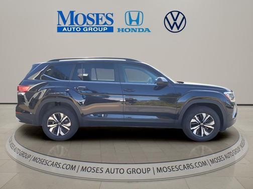 deep black pearl 2026 Volkswagen Atlas 2.0T SE