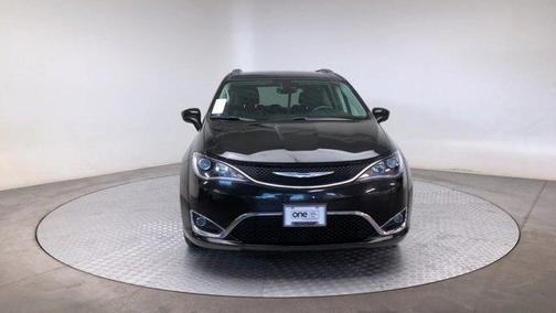 Photo 3 of 27 of 2018 Chrysler Pacifica Touring-L Plus