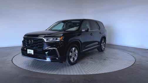 Crystal Black Pearl 2023 Honda Pilot EX-L 8-Passenger