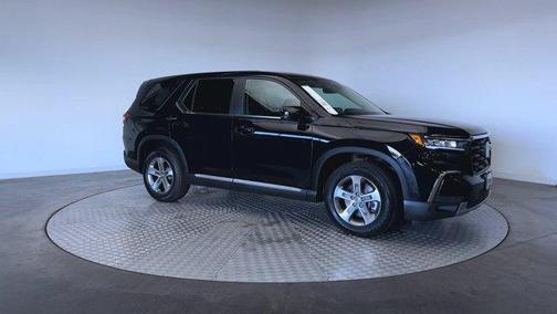 Crystal Black Pearl 2023 Honda Pilot EX-L 8-Passenger
