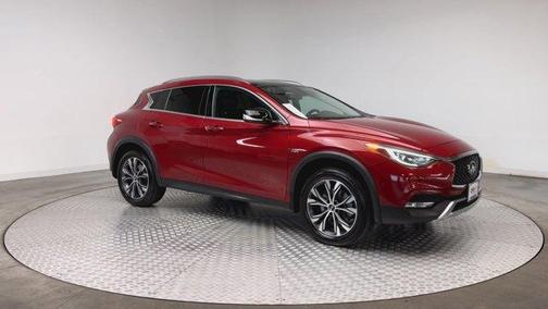 2017 INFINITI QX30 Premium