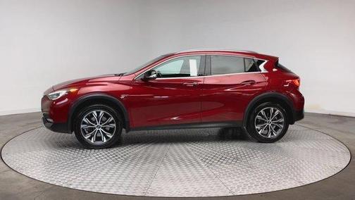 2017 INFINITI QX30 Premium