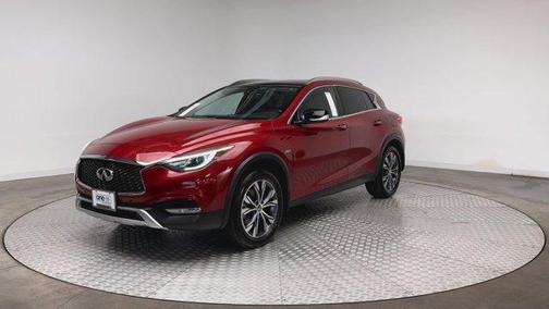 2017 INFINITI QX30 Premium