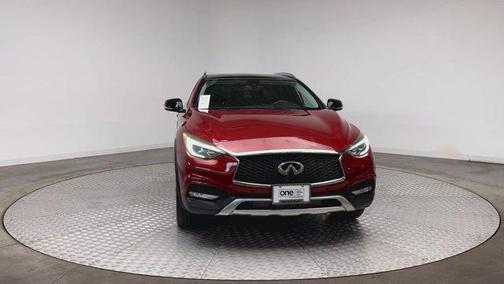 2017 INFINITI QX30 Premium