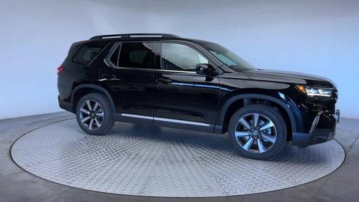 Crystal Black Pearl 2024 Honda Pilot Touring
