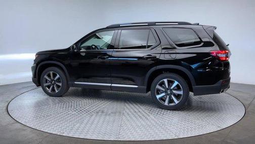 Crystal Black Pearl 2024 Honda Pilot Touring