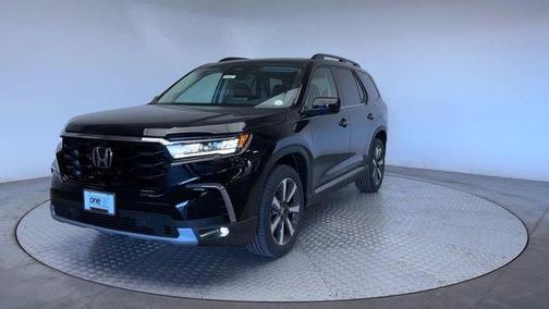 Crystal Black Pearl 2024 Honda Pilot Touring