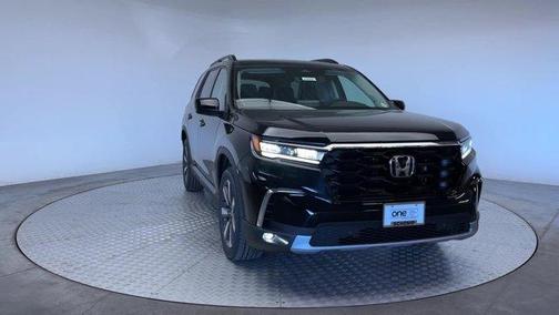 Crystal Black Pearl 2024 Honda Pilot Touring