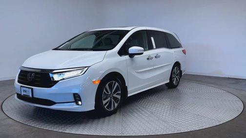 White 2022 Honda Odyssey Touring