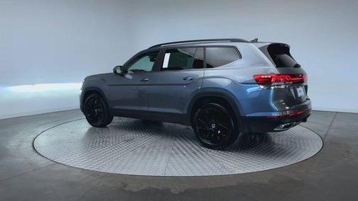 Platinum Gray Metallic 2024 Volkswagen Atlas 2.0T SE