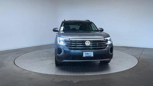 Platinum Gray Metallic 2024 Volkswagen Atlas 2.0T SE