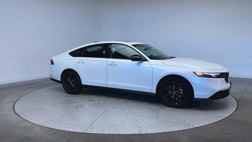 Platinum White Pearl 2025 Honda Accord SE