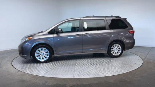 2016 Toyota Sienna LE
