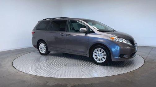 2016 Toyota Sienna LE