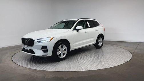 2022 Volvo XC60 B5 Momentum