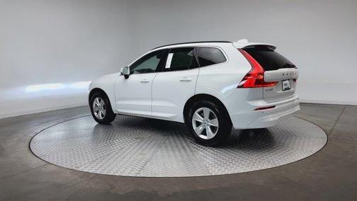 2022 Volvo XC60 B5 Momentum