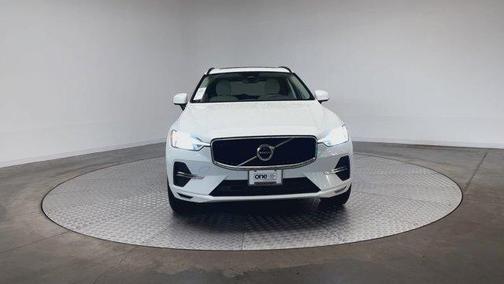 2022 Volvo XC60 B5 Momentum