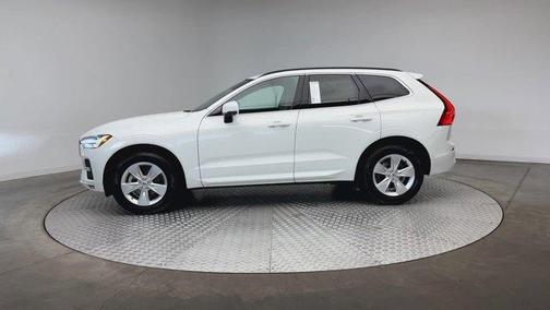 2022 Volvo XC60 B5 Momentum