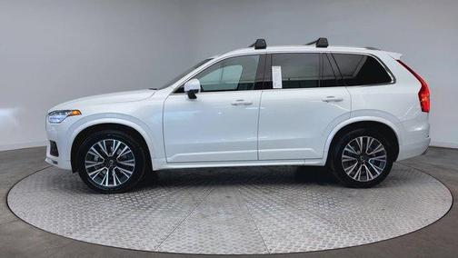2021 Volvo XC90 T6 Momentum 7 Passenger