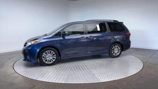2020 Toyota Sienna XLE