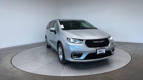 2023 Chrysler Pacifica Touring-L