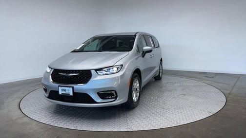 2023 Chrysler Pacifica Touring-L