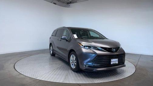 2022 Toyota Sienna Platinum 7 Passenger