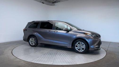 2022 Toyota Sienna Platinum 7 Passenger