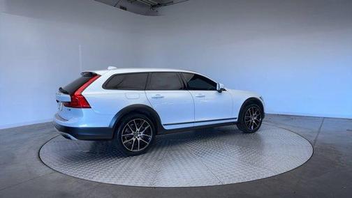 2020 Volvo V90 Cross Country T6