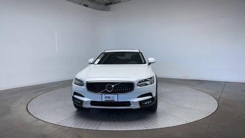 2020 Volvo V90 Cross Country T6