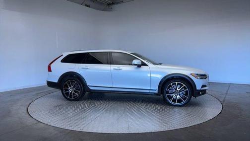 2020 Volvo V90 Cross Country T6