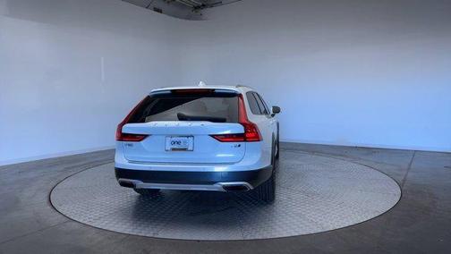 2020 Volvo V90 Cross Country T6