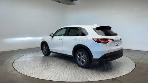 Platinum White Pearl 2026 Honda HR-V LX