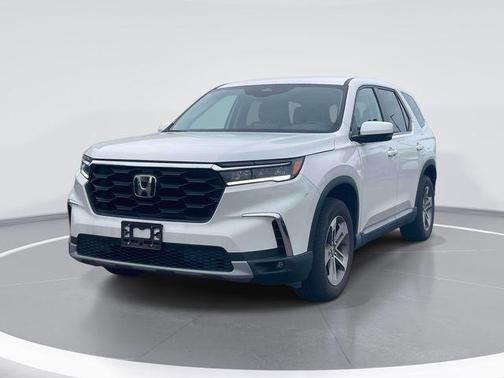 White 2023 Honda Pilot EX-L 7-Passenger