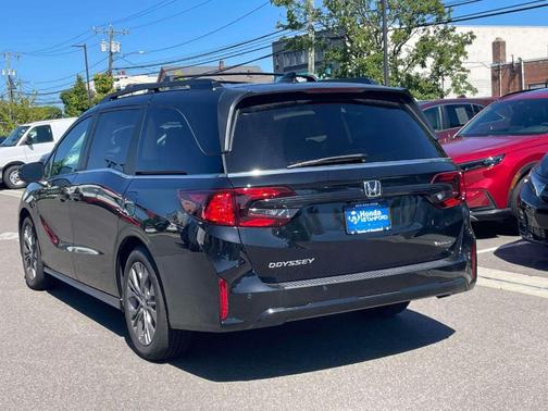 Crystal Black Pearl 2026 Honda Odyssey Touring