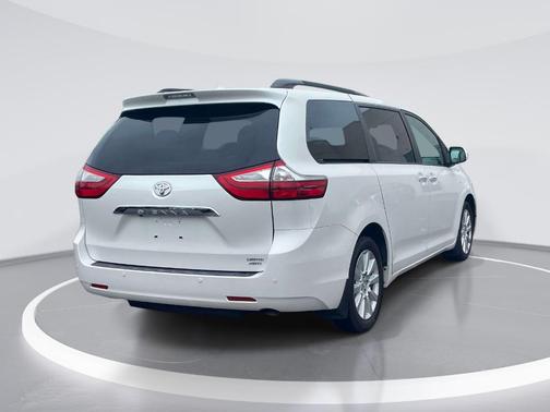 Blizzard Pearl 2017 Toyota Sienna Limited Premium