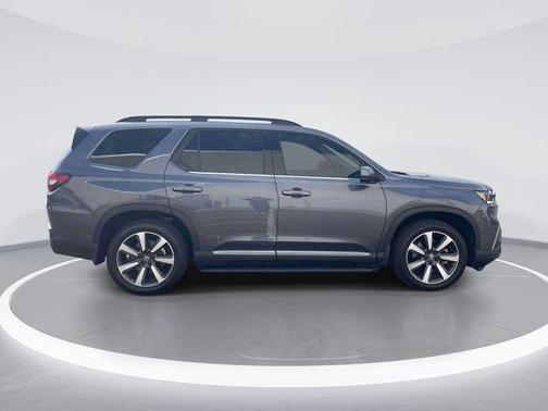 Modern Steel Metallic 2023 Honda Pilot Elite