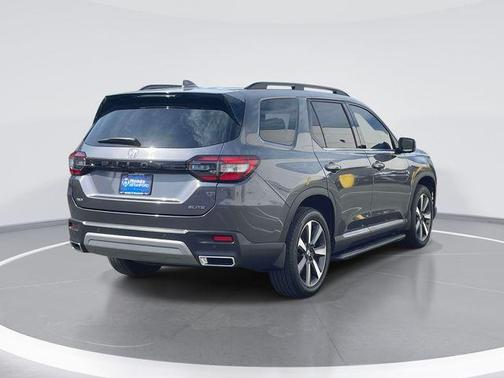 Modern Steel Metallic 2023 Honda Pilot Elite