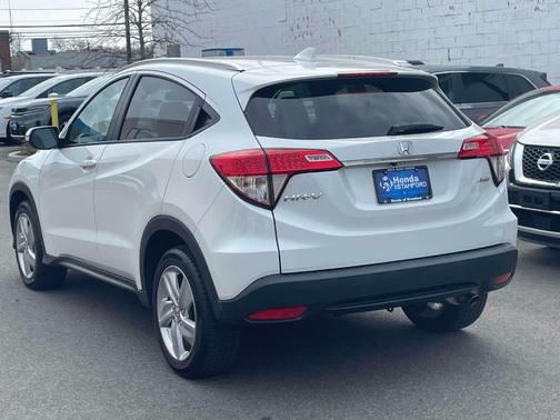 White 2019 Honda HR-V EX