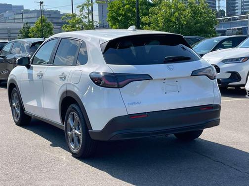 Platinum White Pearl 2026 Honda HR-V LX