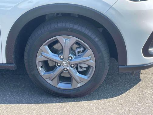 Platinum White Pearl 2026 Honda HR-V LX