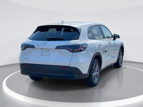 Platinum White Pearl 2026 Honda HR-V LX