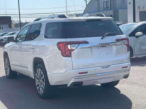 2022 GMC Acadia Denali