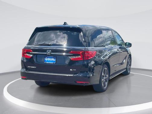 Crystal Black Pearl 2023 Honda Odyssey Elite