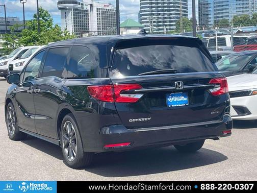 Crystal Black Pearl 2023 Honda Odyssey Elite