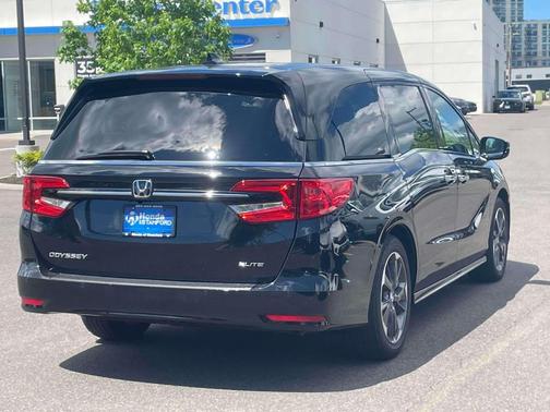 Crystal Black Pearl 2023 Honda Odyssey Elite