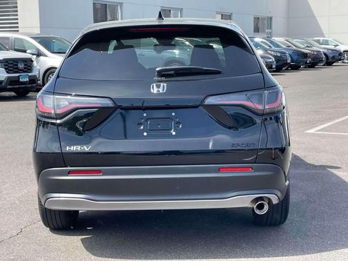 Crystal Black Pearl 2025 Honda HR-V Sport