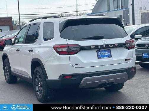 Platinum White Pearl 2026 Honda Pilot TrailSport