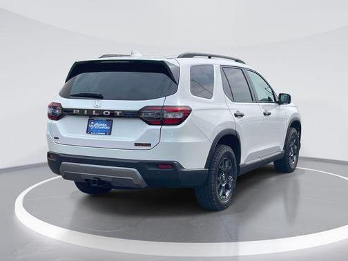 Platinum White Pearl 2026 Honda Pilot TrailSport